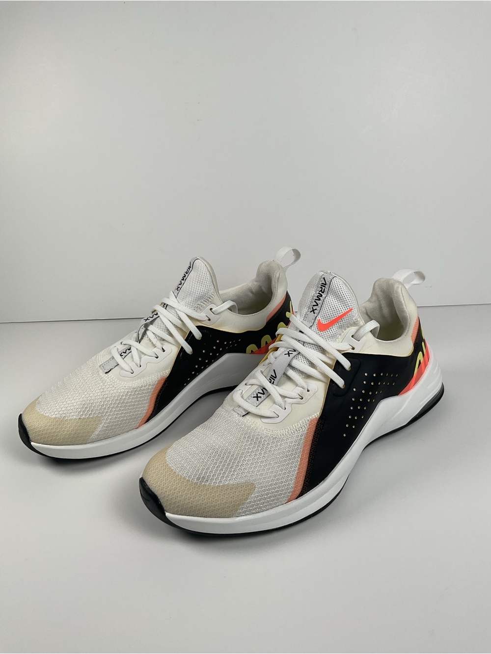 Nike Air Max Bella TR 4 Women's Size 9.5 Training Gym Workout Shoes White Black - Picture 1 of 10